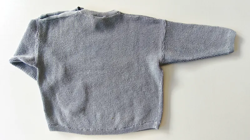 Sweater. bas. talle 12 - 18 meses.