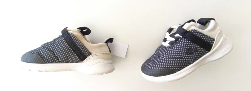Championes. lacoste. talle 20 eur.
