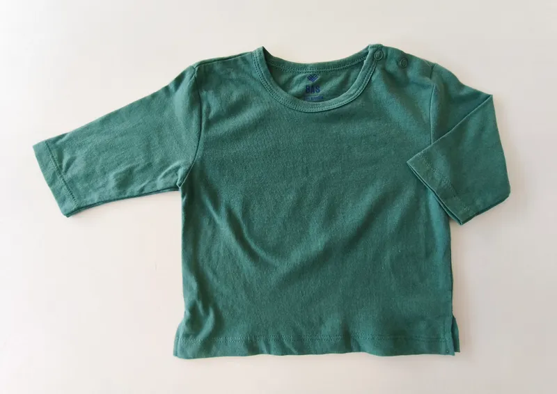 Remera manga larga. bas. talle 6 - 9 meses.