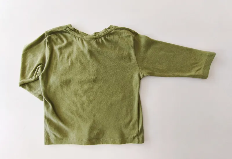 Remera manga larga. zara. talle 6 - 9 meses.