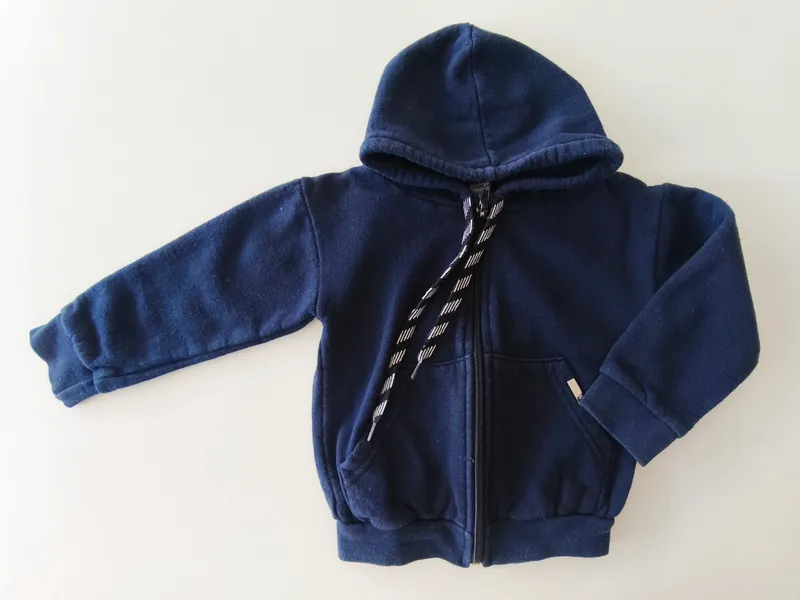 Campera deportiva. super junior. talle 9 - 12 meses.