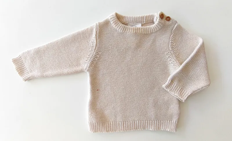 Sweater. bas. talle 0 - 3 meses.