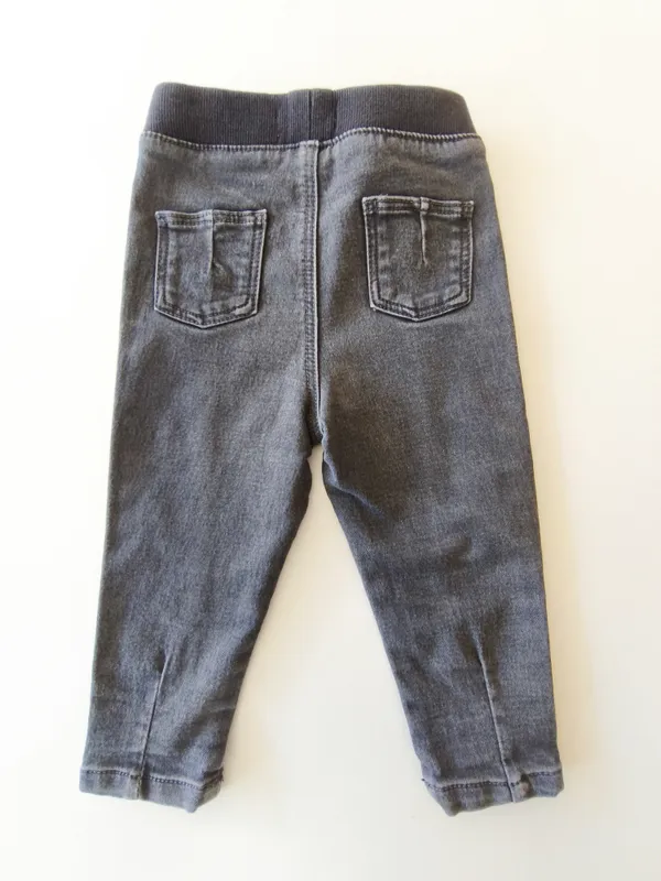 Pantalón. primark. talle 9 - 12 meses.