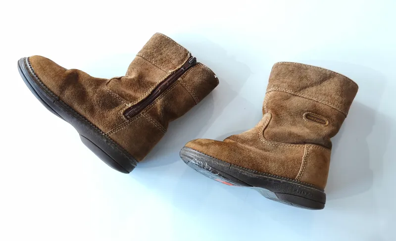 botas de gamuza. Hush Puppies. Talle 26.
