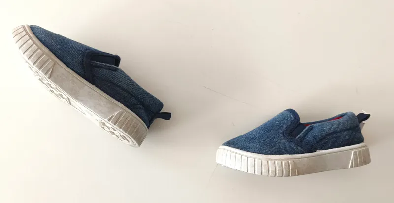 Zapatillas slip on. kids club. talle 22 eur.