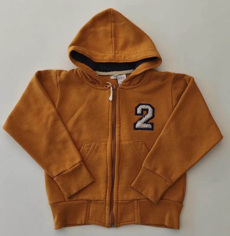 Campera deportiva. mkl. talle 4.