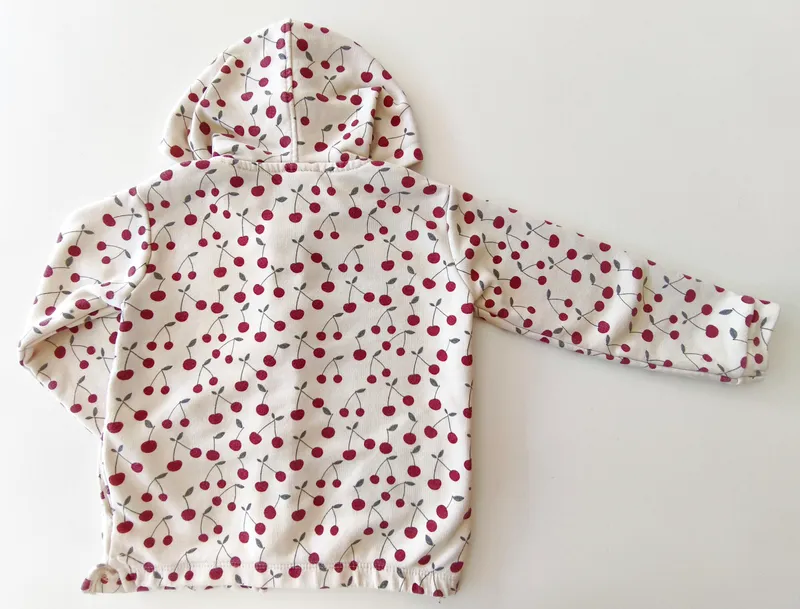 Campera deportiva. zara. talle 4 - 5.