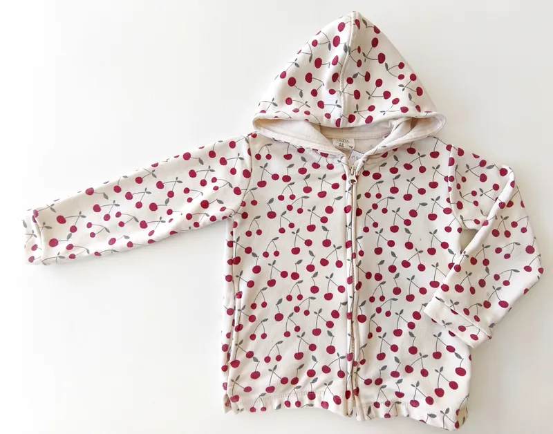 Campera deportiva. zara. talle 4 - 5.