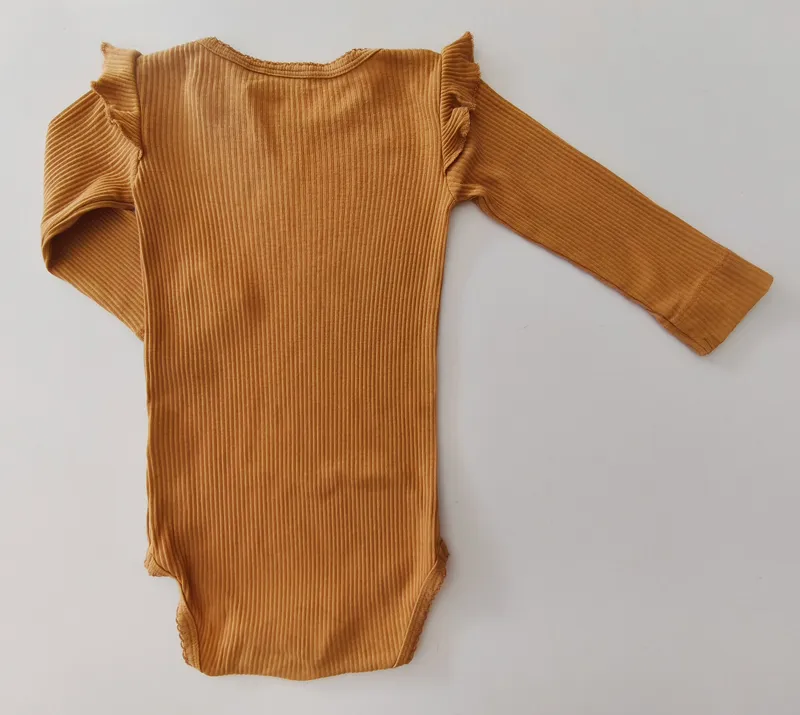 Body manga larga. name it. talle 6 - 9 meses.