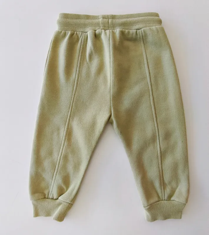 Jogging. bas. talle 12 - 18 M.