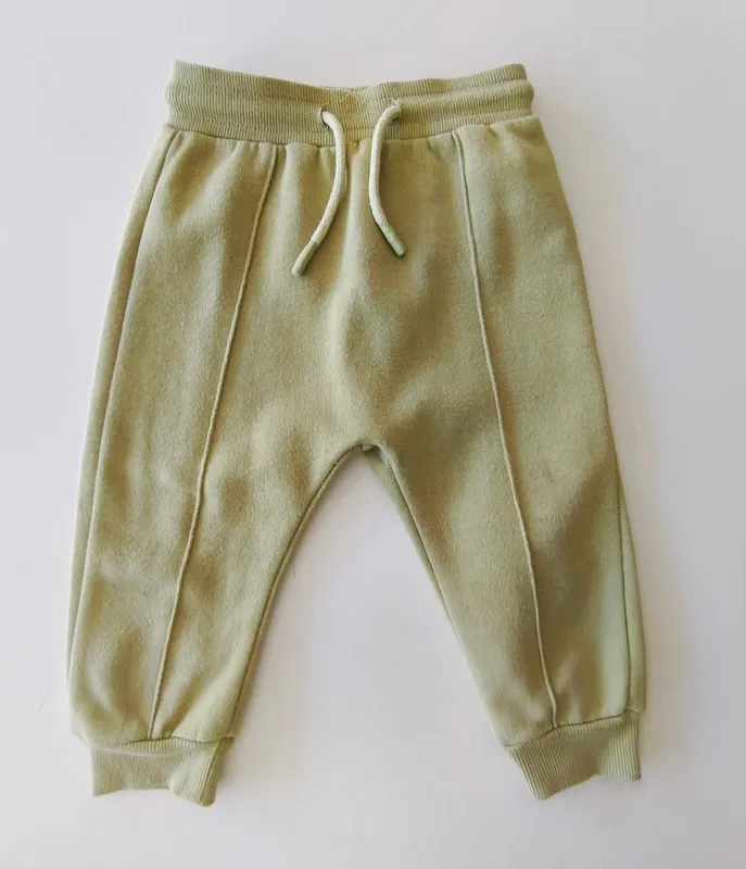 Jogging. bas. talle 12 - 18 M.