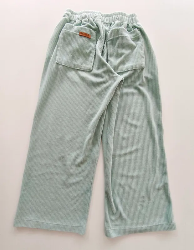 Pantalón. mkl. talle: 5 - 6.