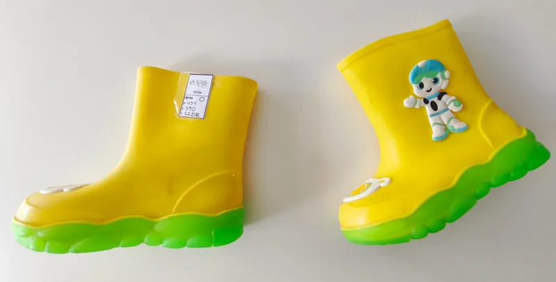 Botas de agua. talle 27-28eur.