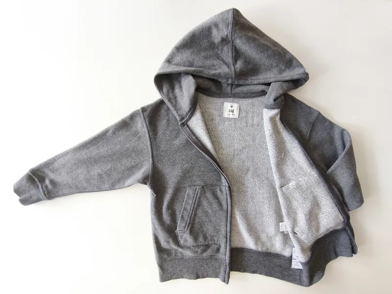 Campera deportiva. bas. talle 6.