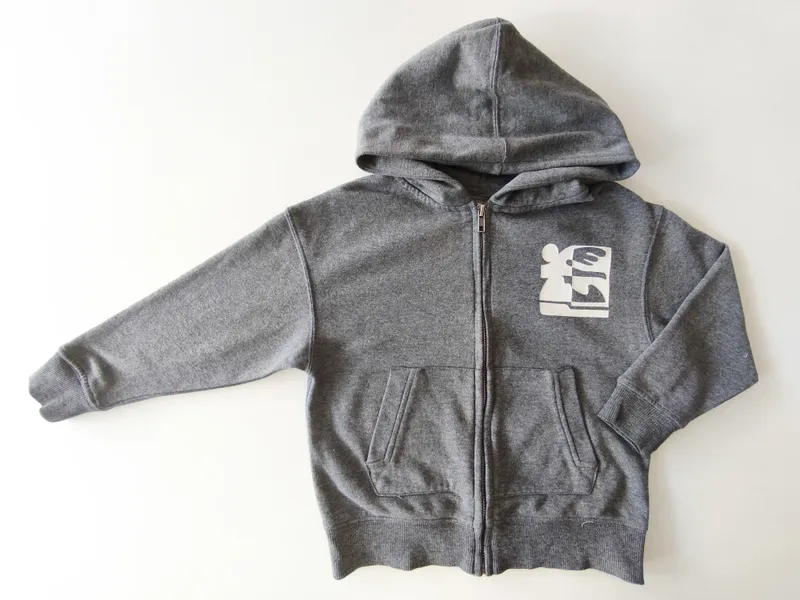 Campera deportiva. bas. talle 6.