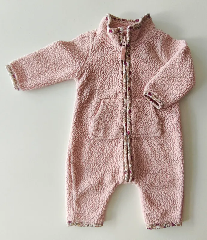 Pijama enterito. carter's. talle: r.n.