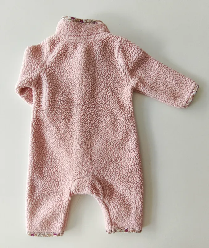 Pijama enterito. carter's. talle: r.n.