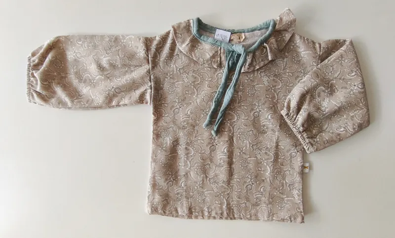 Blusa manga larga. sky blue. talle: 1.