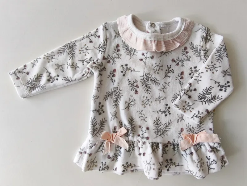 Buzo. royal baby. talle: 6 - 9 meses.