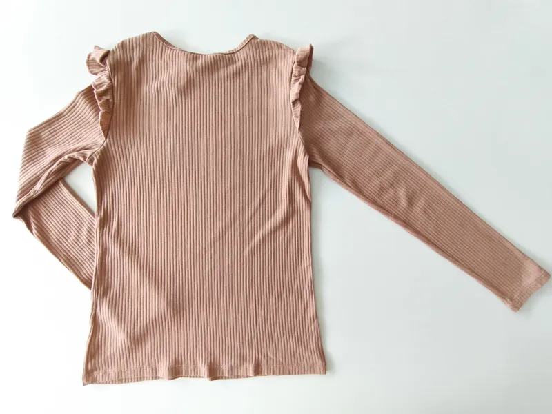 Remera manga larga. h&m. talle: 9 - 10.