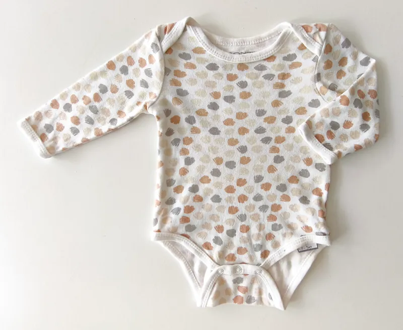 Body manga larga. bronzini. talle: 0 - 3 meses.