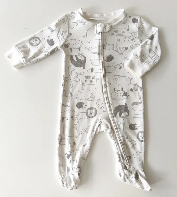 Pijama enterito. carter's. talle: 3 meses.