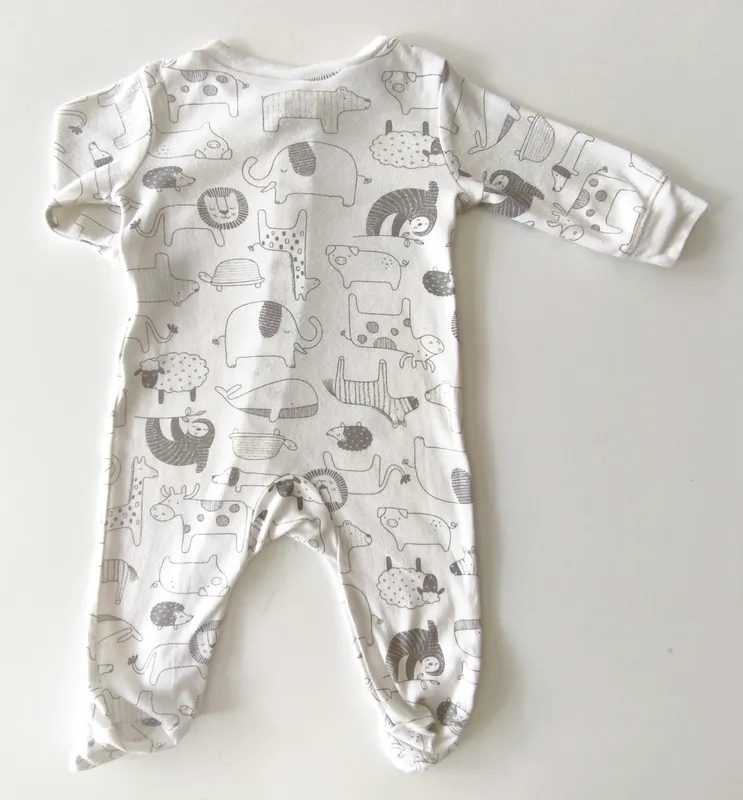 Pijama enterito. carter's. talle: 3 meses.