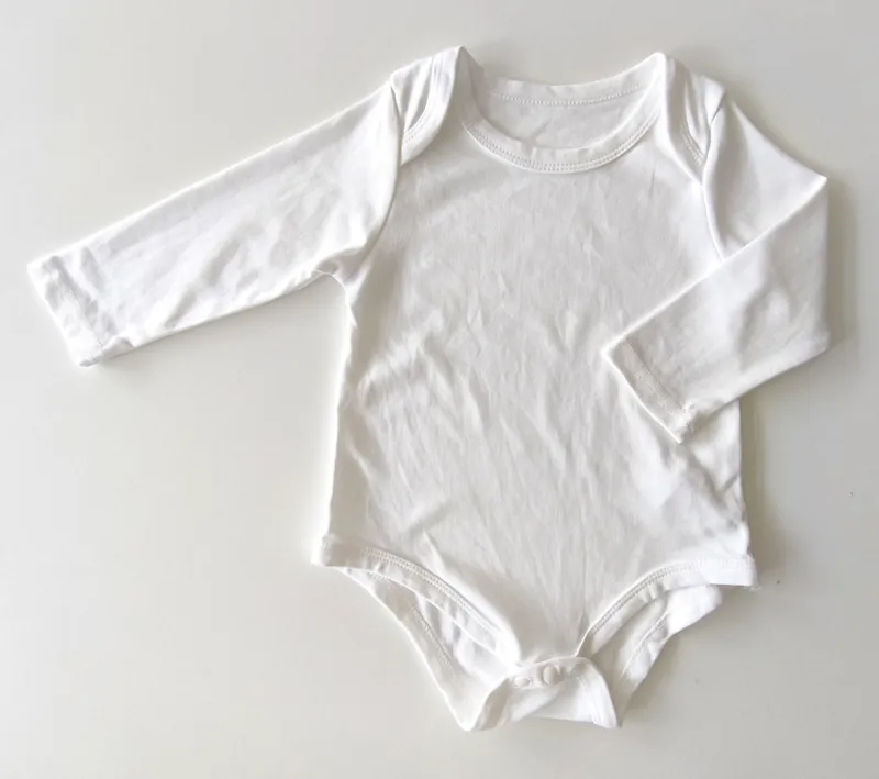 Body manga larga. talle: 3 - 6 meses.