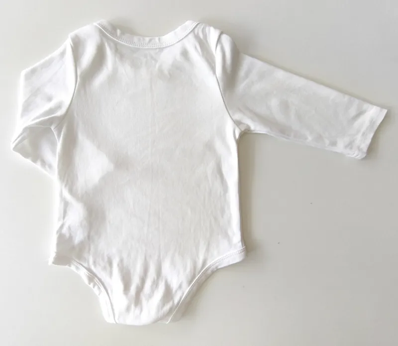 Body manga larga. talle: 3 - 6 meses.