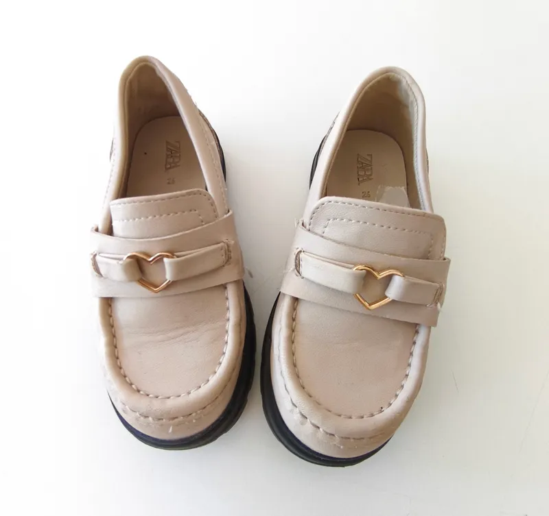 Mocasín. zara. talle: 26 eur.