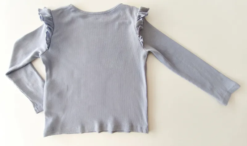 Remera manga larga. h&m. talle: 2 - 4.