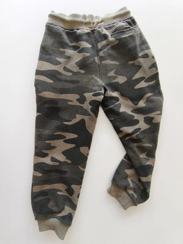 Jogging. fuzarka. talle: 5 - 6.