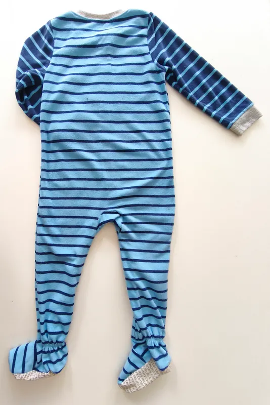 Pijama enterito. carter's. talle: 4.