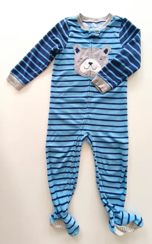 Pijama enterito. carter's. talle: 4.