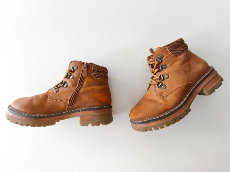 Borcego. miss carol. talle: 33 eur.
