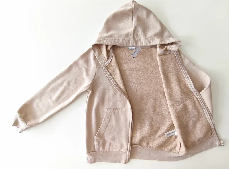 Campera deportiva. h&g. talle: 10.