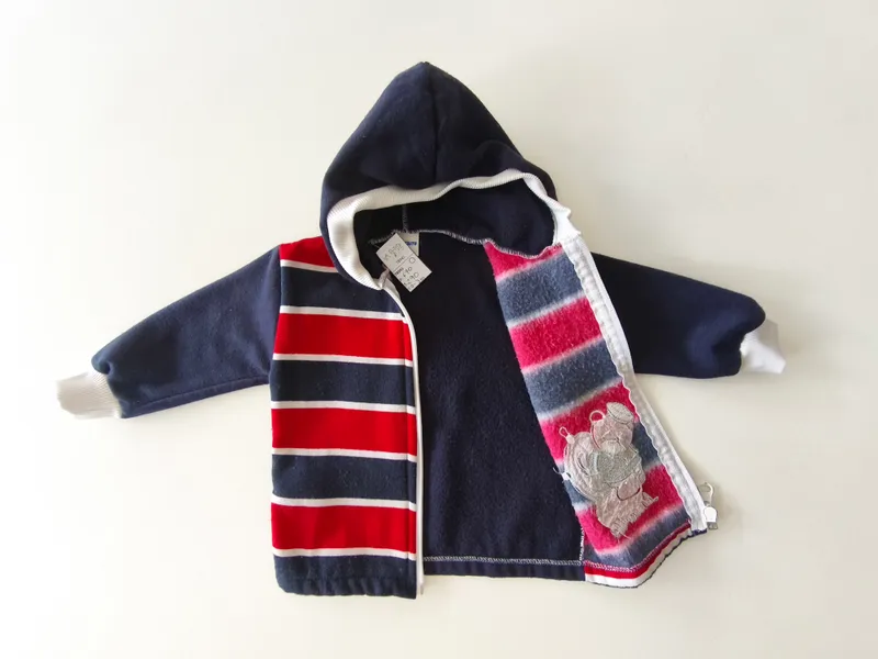 Campera deportiva. lucerito. talle: 0 - 3 meses.