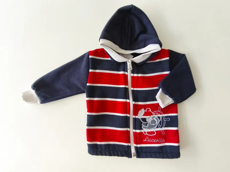 Campera deportiva. lucerito. talle: 0 - 3 meses.