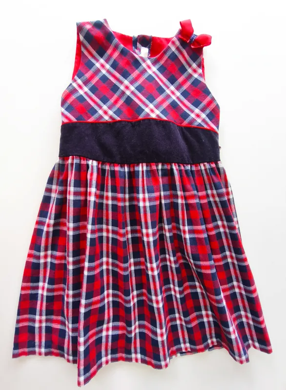 Vestido sin mangas. sepia. talle: 10.