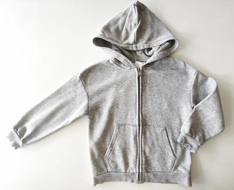 Campera deportiva. h&m. talle: 4 - 6.