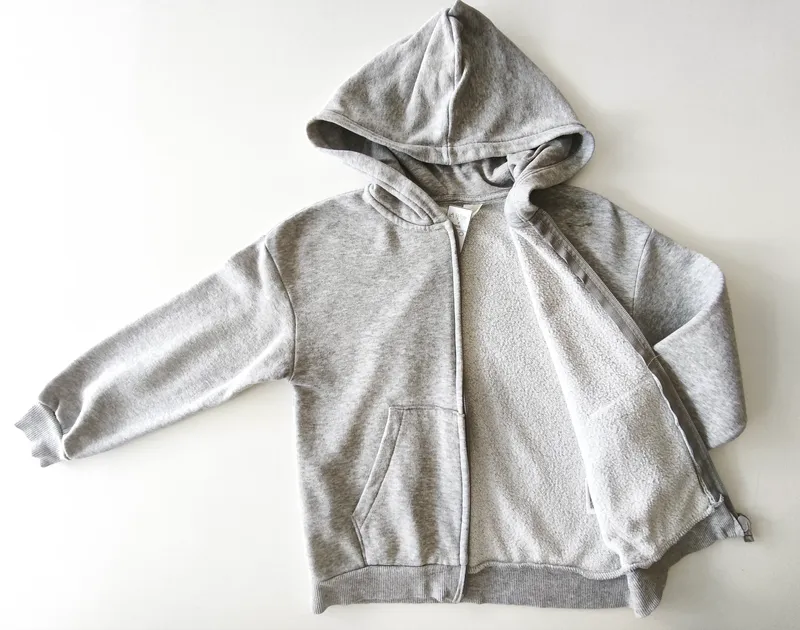 Campera deportiva. h&m. talle: 4 - 6.