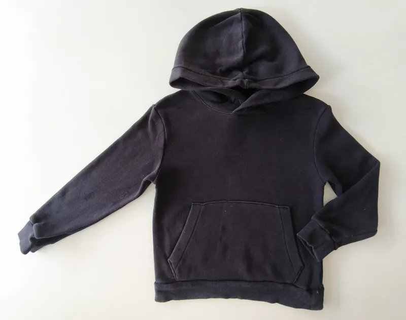 Buzo. h&m. talle: 4 - 6.