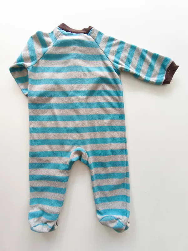 Pijama enterito. carter's. talle: 9 meses.