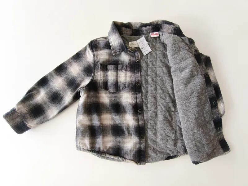 Camisa manga larga. zara. talle: 18 - 24.