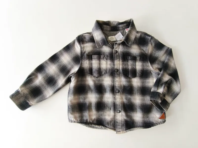 Camisa manga larga. zara. talle: 18 - 24.