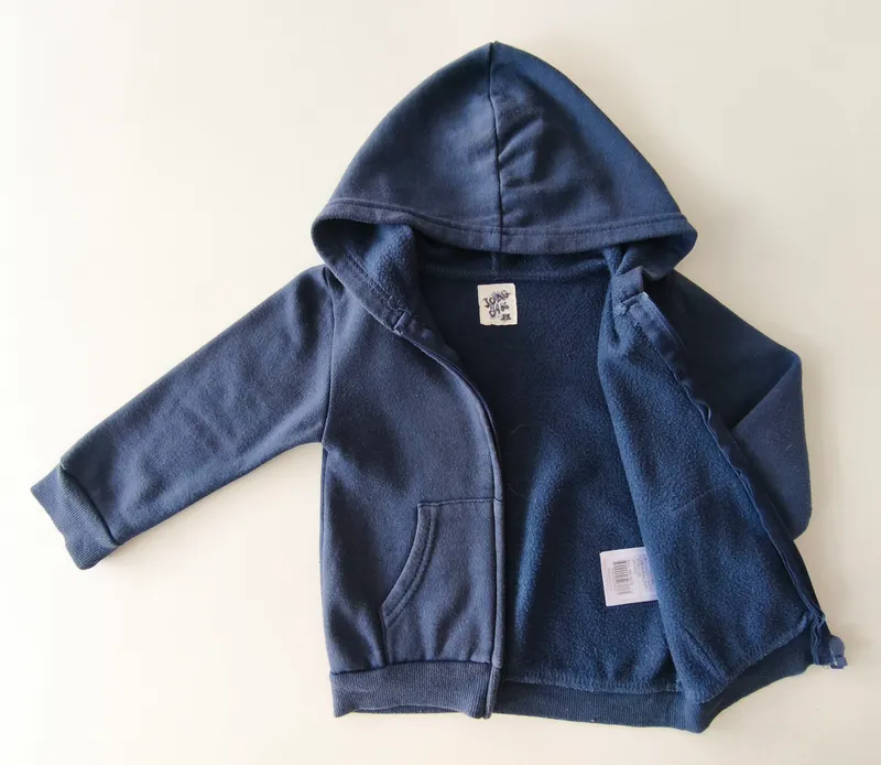 Campera deportiva. bas. talle: 18 - 24 meses.