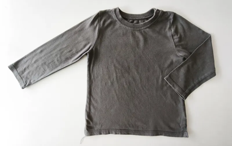 Remera manga larga. bas. talle: 18 - 24 meses.
