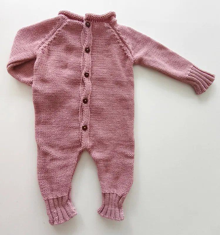 Pijama enterito. pente pómme. talle: 3 - 6 meses.