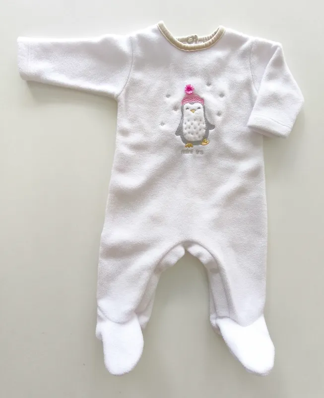 Pijama enterito. talle: 3 meses.