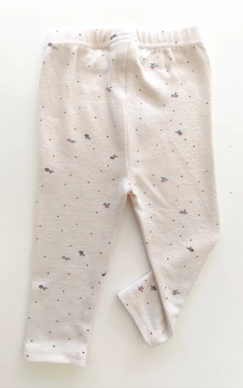 Conjunto tejido. bas. talle: 6 - 9 meses.